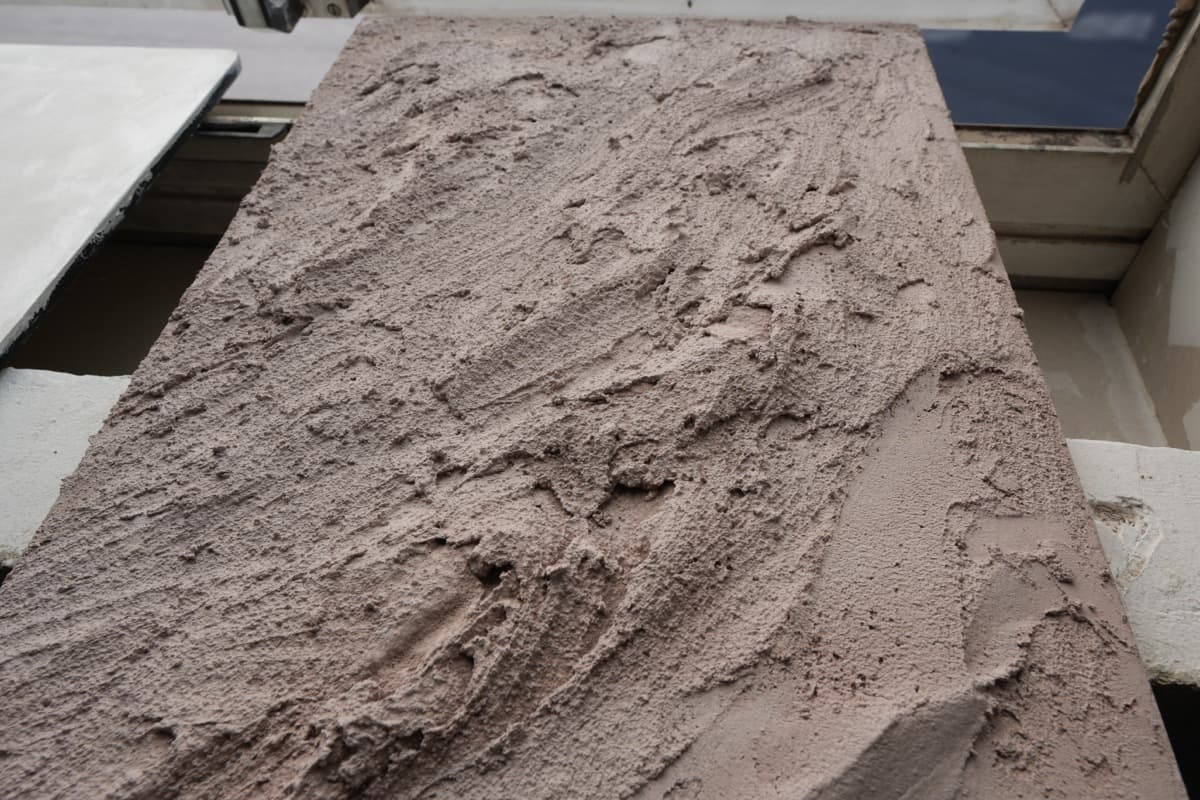 Craftsman applying ATRIA microcement with trowel